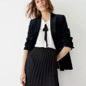 NWT J. Crew Black Pull On Pleated Mini Skirt BN756
Medium
